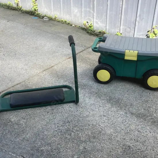 Garden Caddy & Padded Kneeler