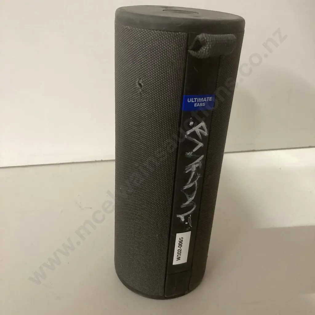 UE Ultimate Ears Black Bluetooth Speaker (No Leads) Image 1++