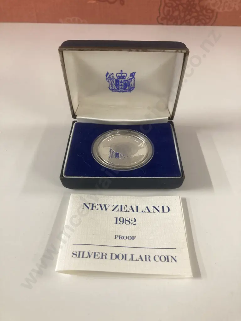 New Zealand 1982 Proof Silver Dollar Coin In Case Of Issue With COA Image 1++