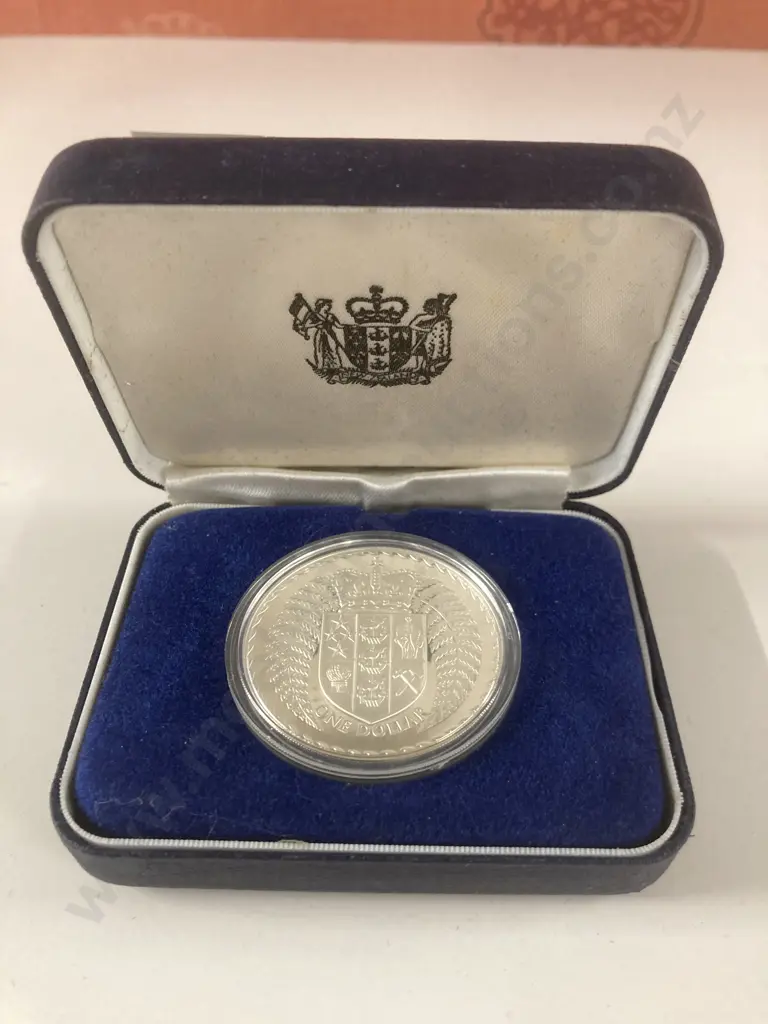 New Zealand 1979 Proof Silver Dollar Coin In Case Of Issue Image 1++
