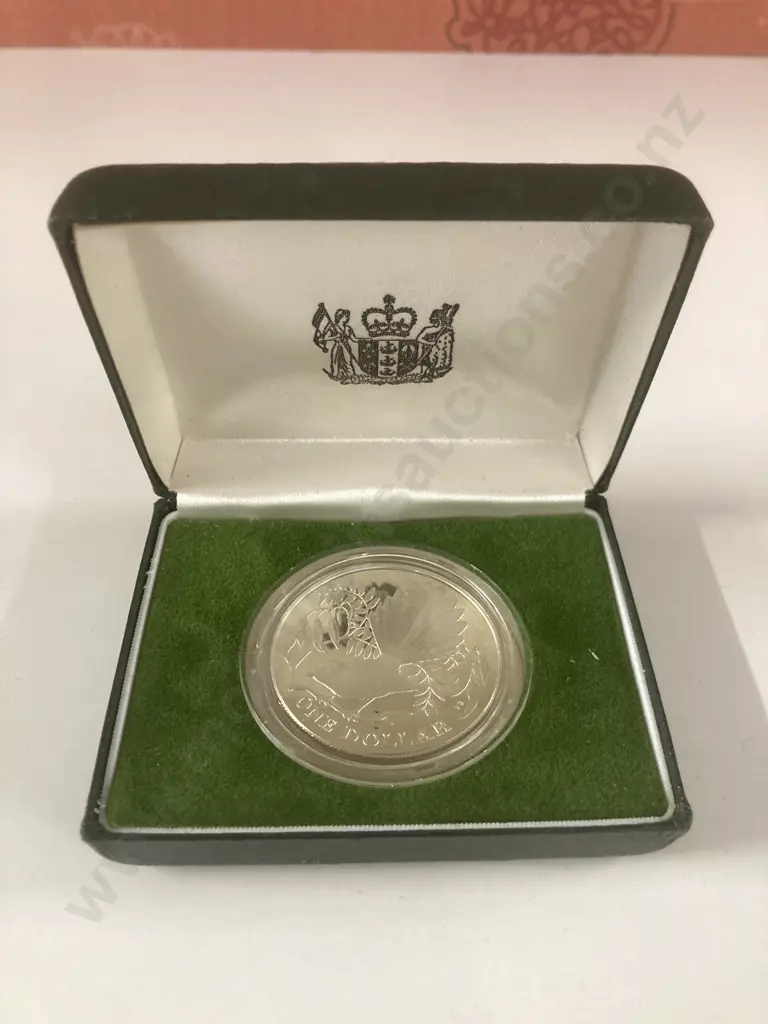 New Zealand 1980 Proof Silver Dollar Coin In Case Of Issue Image 1++