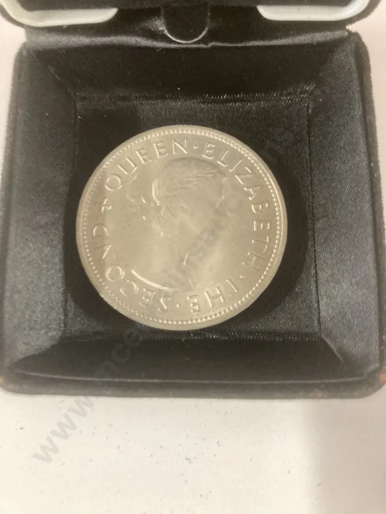 1953 New Zealand Queen Elizabeth II Coronation Commemorative Crown Image 1++