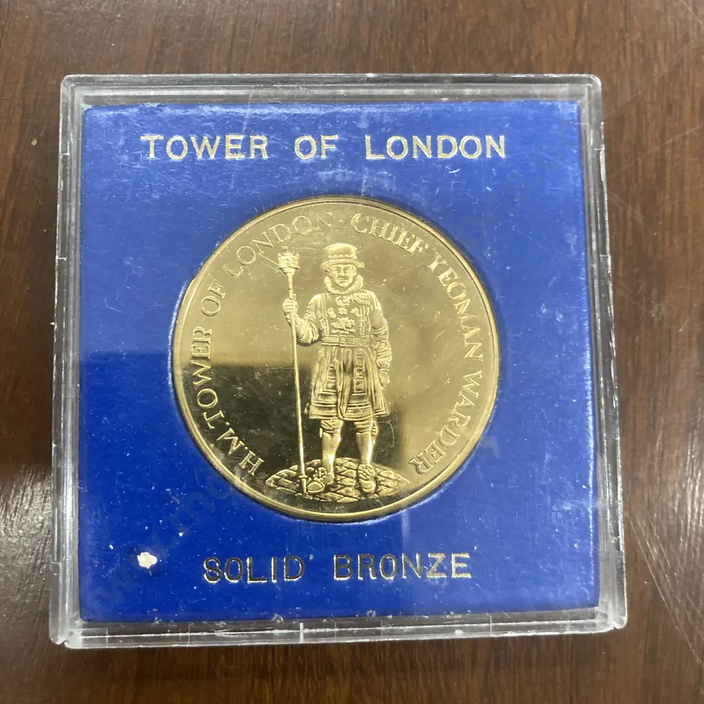 Tower Of London Chief Yeoman Warder Solid Bronze Medallion Bird On Reverse Image 1++