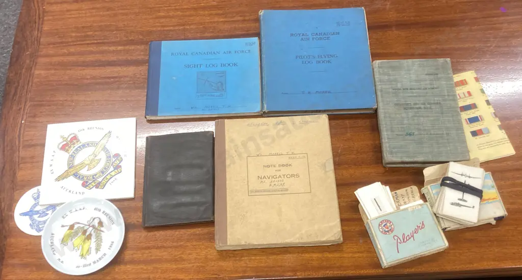 Vintage RNZAF Observers & Air Gunners Flying Log Book, RCAF Pilots Flying Log Book, Sight Log Book, Spotters Cards Etc Image 1++