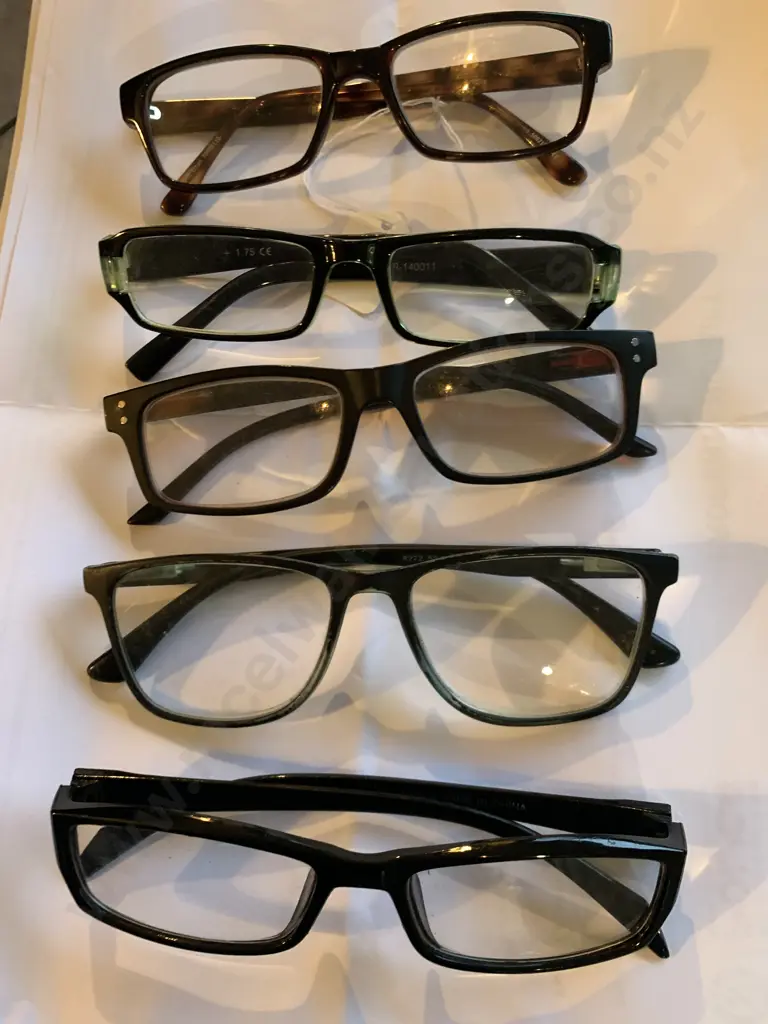Assortment Of Reading Glasses x 5 Pairs Image 1++