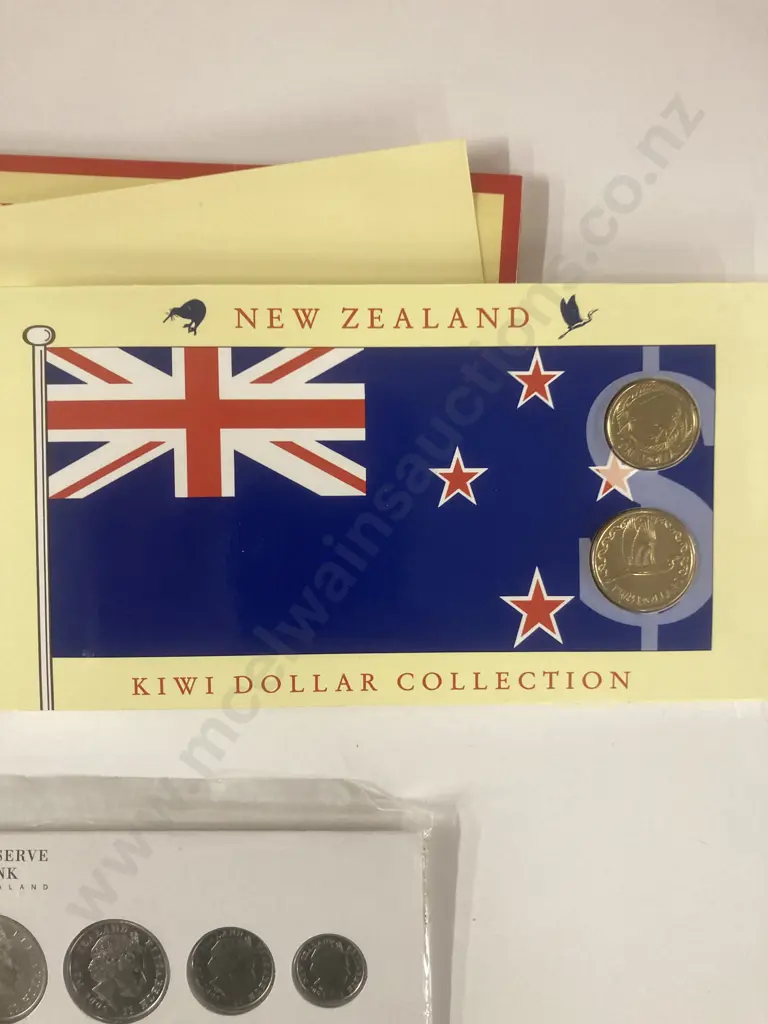 2006 NZ Small Change Smaller Change Uncirculated Set & NZ Kiwi Dollar Collection Image 1++