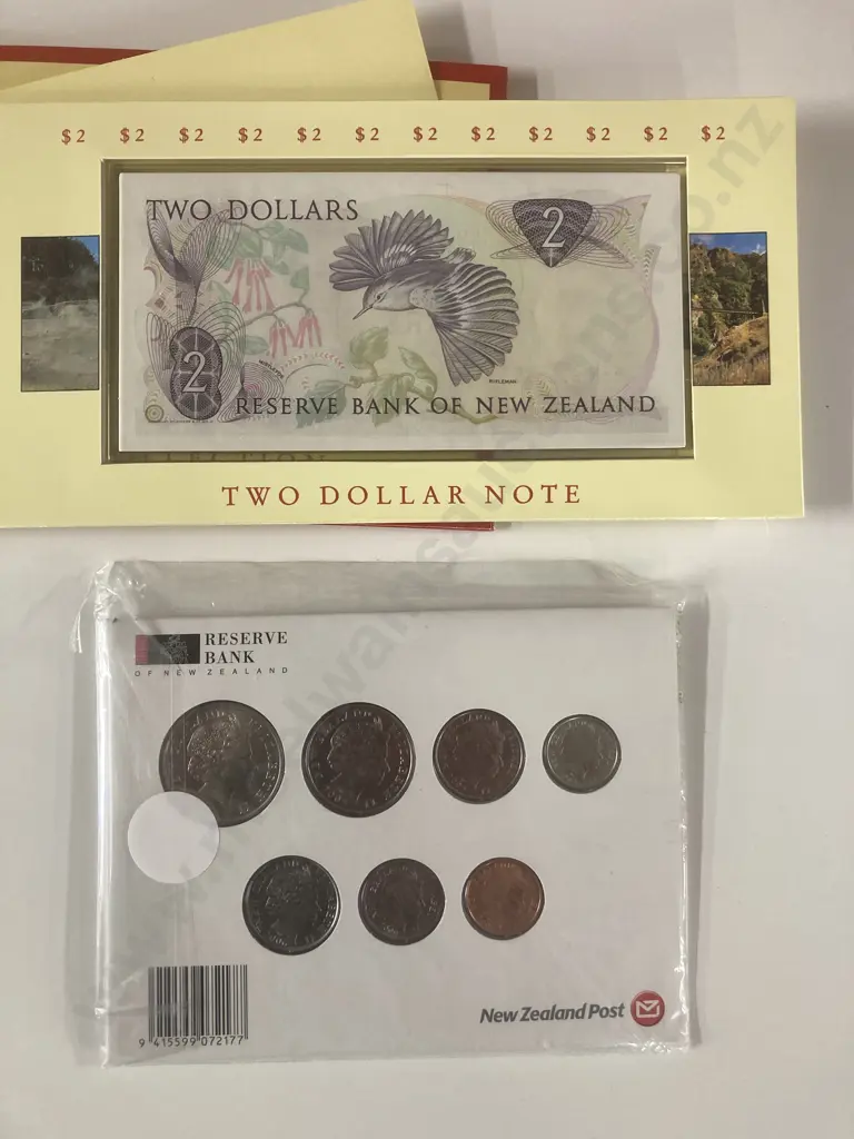 2006 NZ Small Change Smaller Change Uncirculated Set & NZ Kiwi Dollar Collection Image 1++