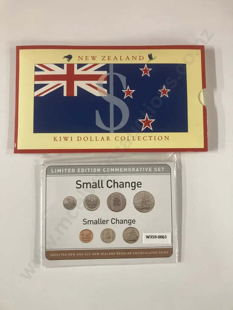 2006 NZ Small Change Smaller Change Uncirculated Set & NZ Kiwi Dollar Collection Image 1++