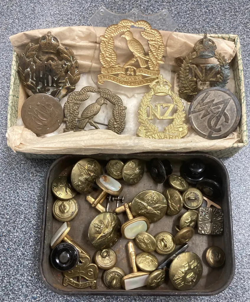 Lot of Vintage Military Badges, Buttons Etc Image 1++