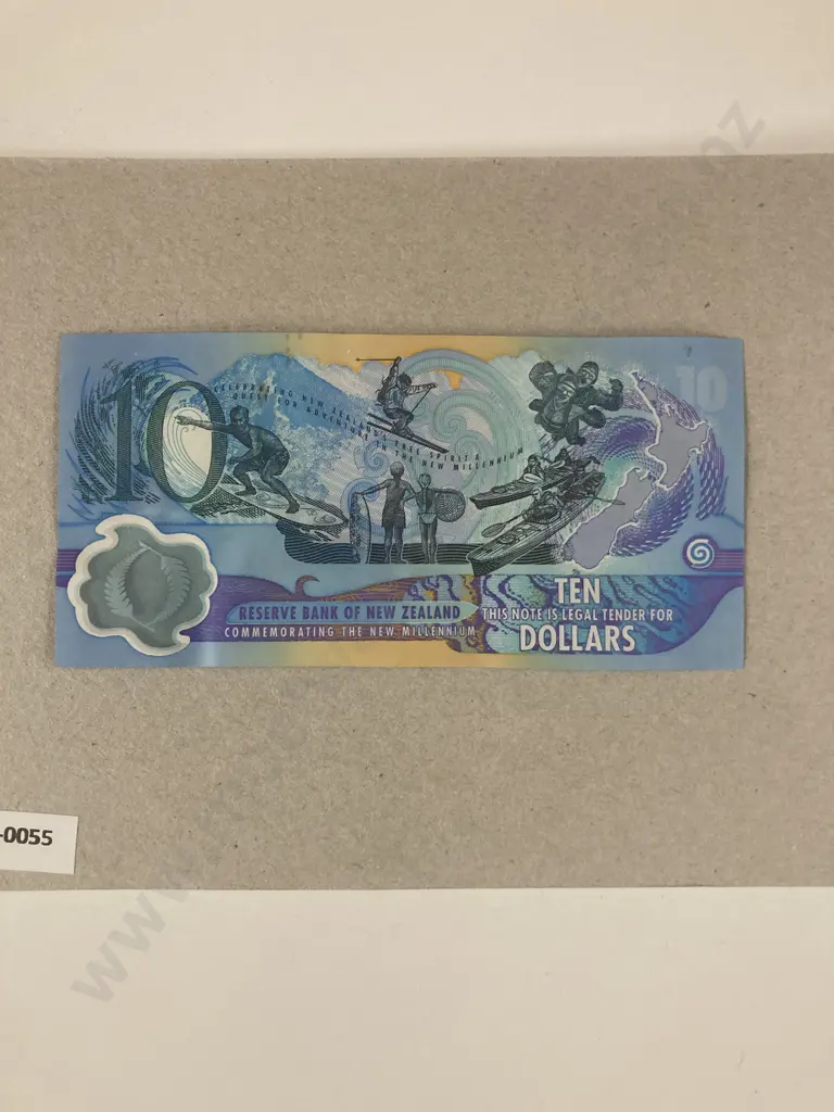 New Zealand 10 Dollars 2000 "Commemorative" Black Serial Number BC 00038584 Image 1++
