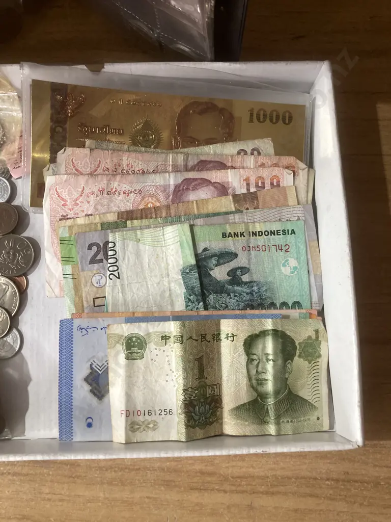 Lot of Assorted Notes & Coins, Bag of NZ 1 Cent Coins, Gold Note, Coins In Case Etc Image 1++