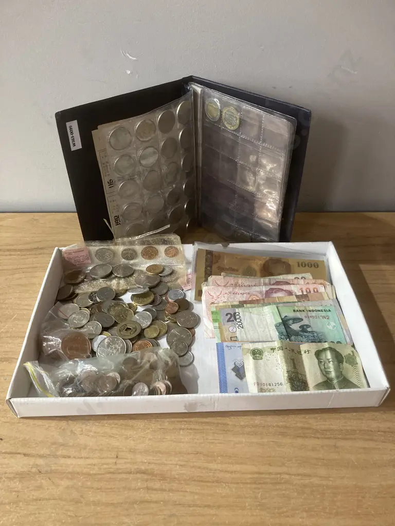Lot of Assorted Notes & Coins, Bag of NZ 1 Cent Coins, Gold Note, Coins In Case Etc Image 1++