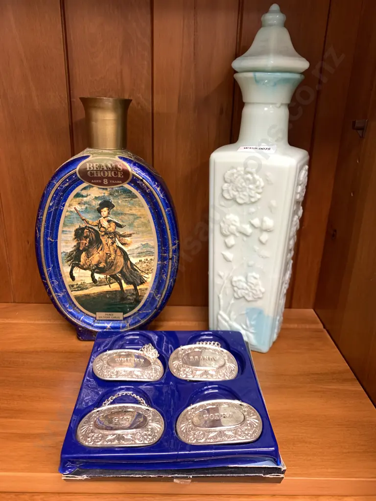 Vintage Liquor Decanters x 2 With 4 Decanter Labels Image 1++