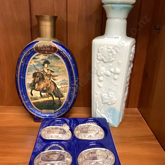 Vintage Liquor Decanters x 2 With 4 Decanter Labels