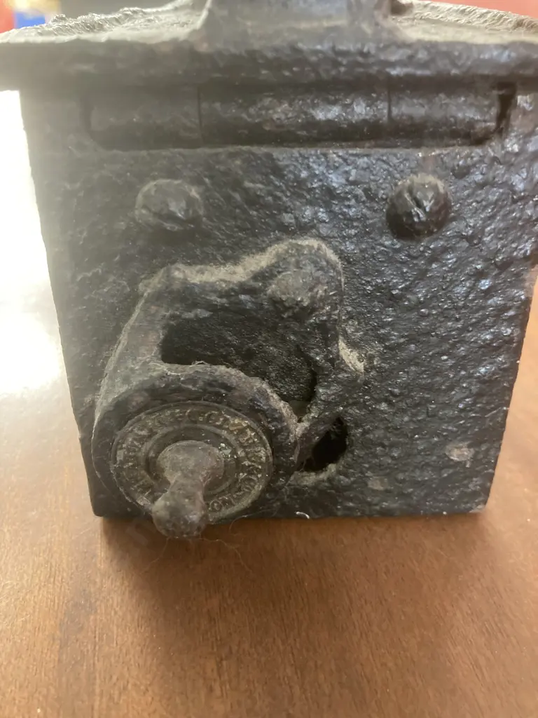 Antique Flat Iron, T&C.Clark & CO, Wolverhampton, 21 x 20cm Image 1++