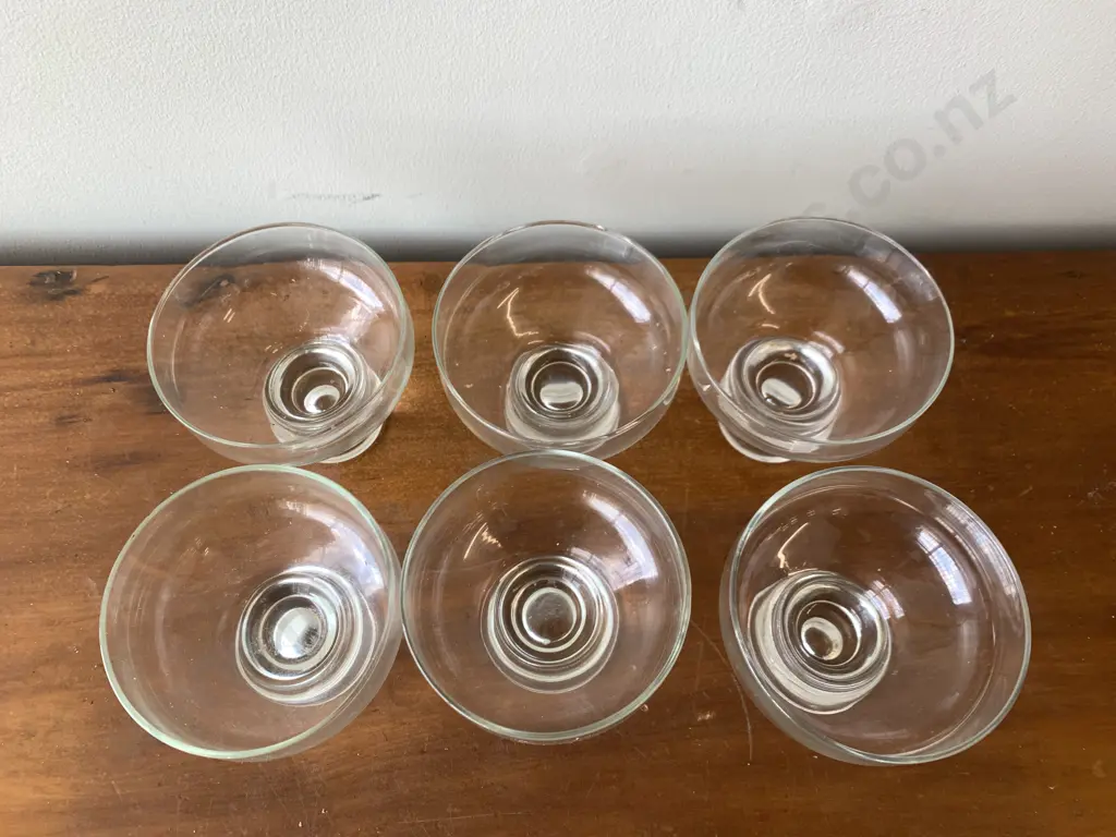 Set of 6 Vintage Retro Clear Glasses - Champagne / Cocktail Image 1++