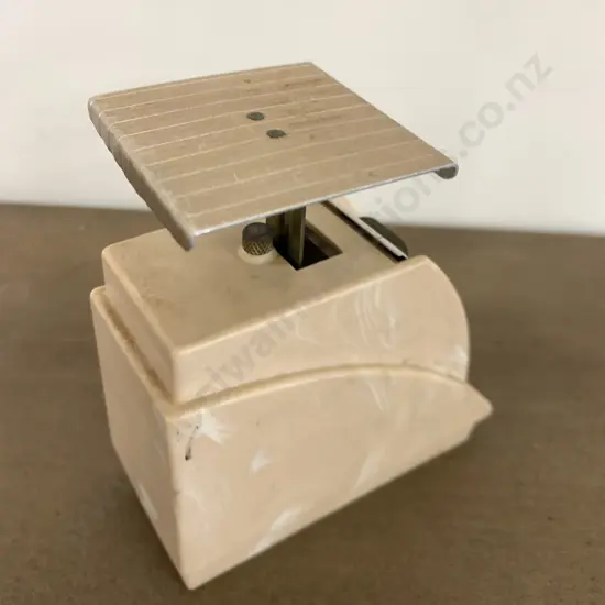 Evanston 'Petite' Letter Scale Plastic Spring & Pendulum Lever