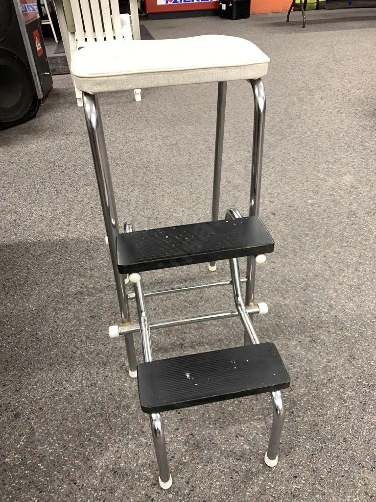 Vintage Kitchen Stepstool, Cream Seat Image 1++