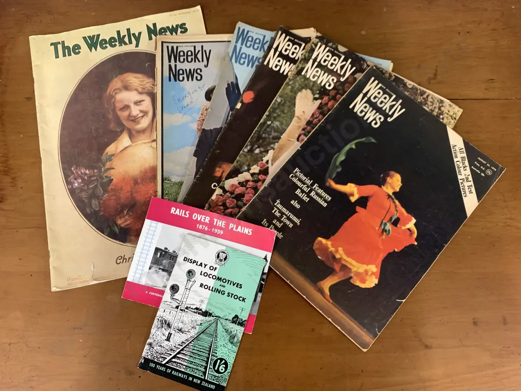 Assortment Of Vintage Magazines Including 'The Weekly News' Etc  Image 1++