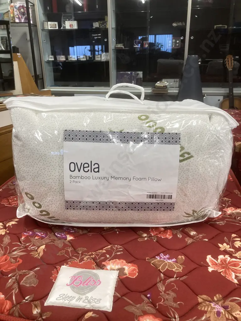 New 2 Pack of Ovela Bamboo Luxury Memory Foam Pillows Image 1++