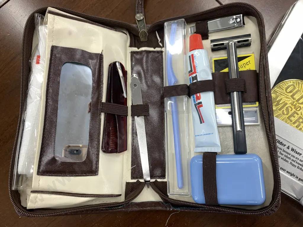 Parker Pens, Vintage Toilet Travel Case With Older & Wiser Badge Image 1++