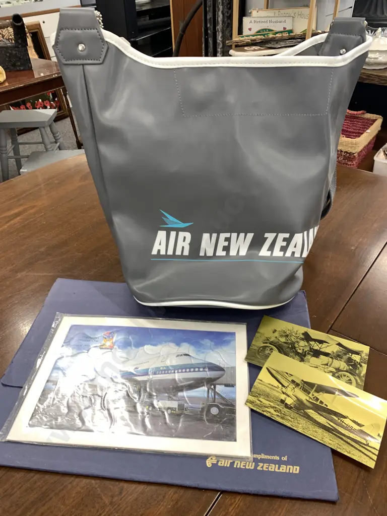 Vintage Air New Zealand Travel Bag, Jigsaw Puzzle Etc Image 1++