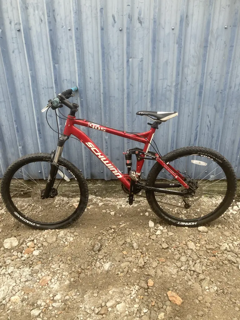 Red Schwinn 405 Elite Mountain Bike Image 1++