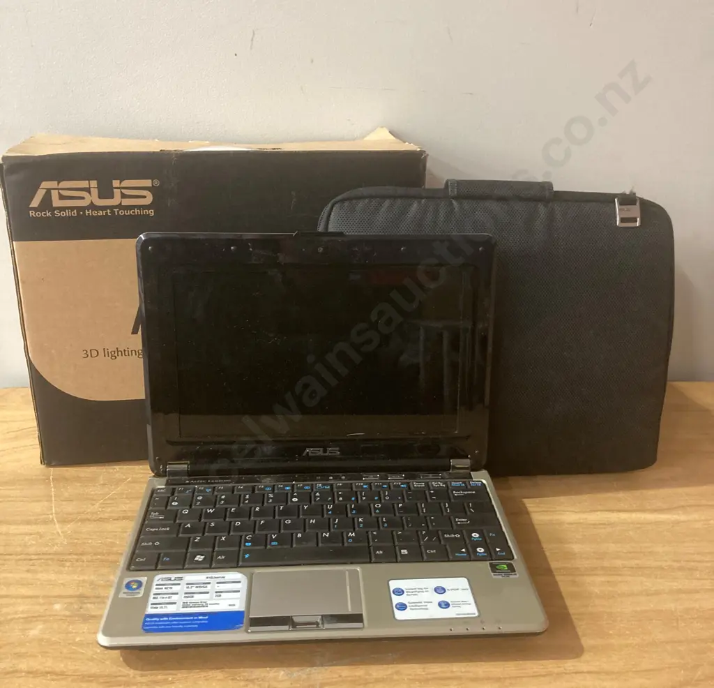 ASUS Laptop Model N10J, 10.2" WSVGA Display, 2GB, 250GB HD, Vista ULTI. With Case, Original Box (No Charger) Image 1++