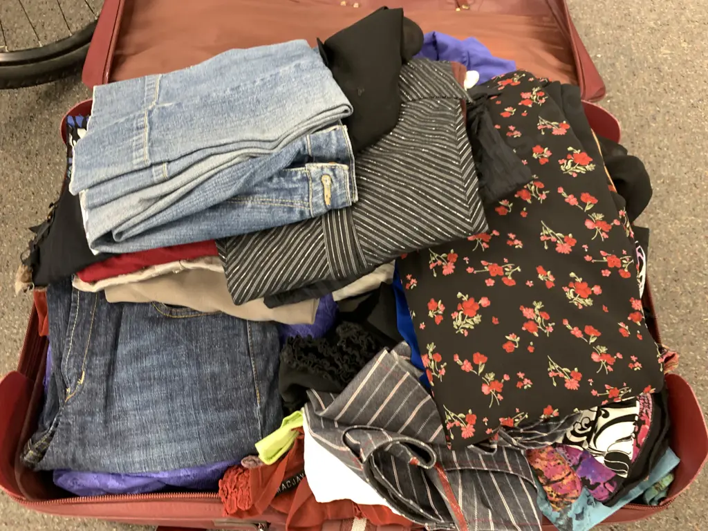 Large Burgundy Suitcase With Assorted Ladies Clothing, Sz 10-14 Image 1++