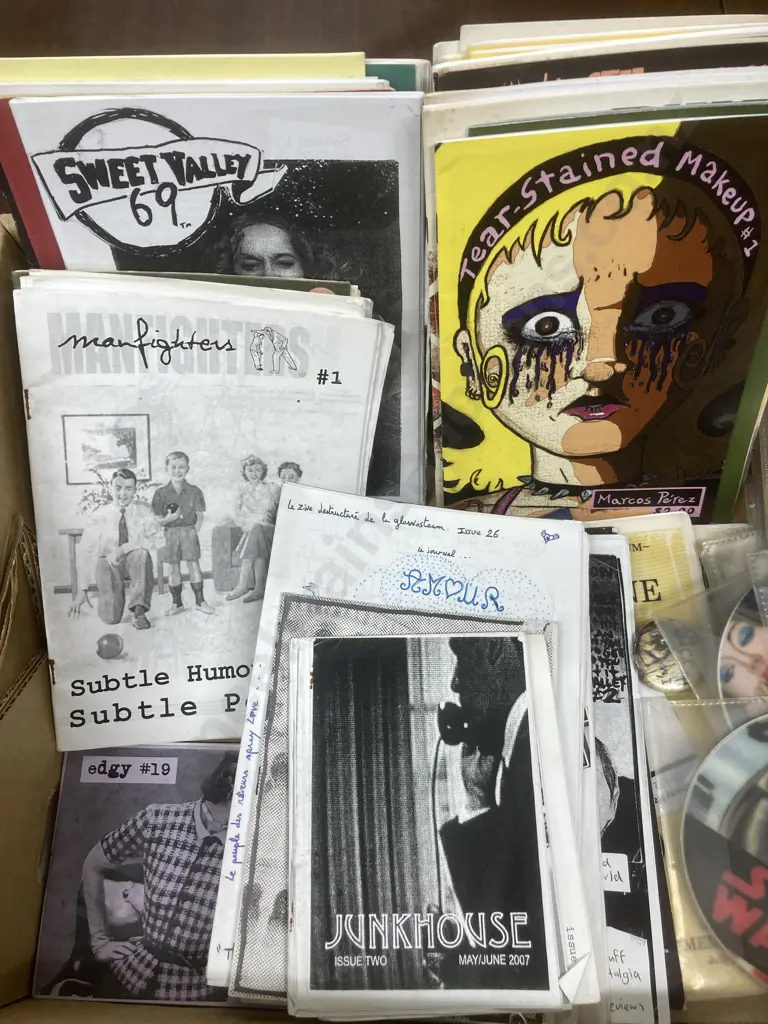 Lot of Vintage Comic Books, Magazines, Discs Etc Image 1++
