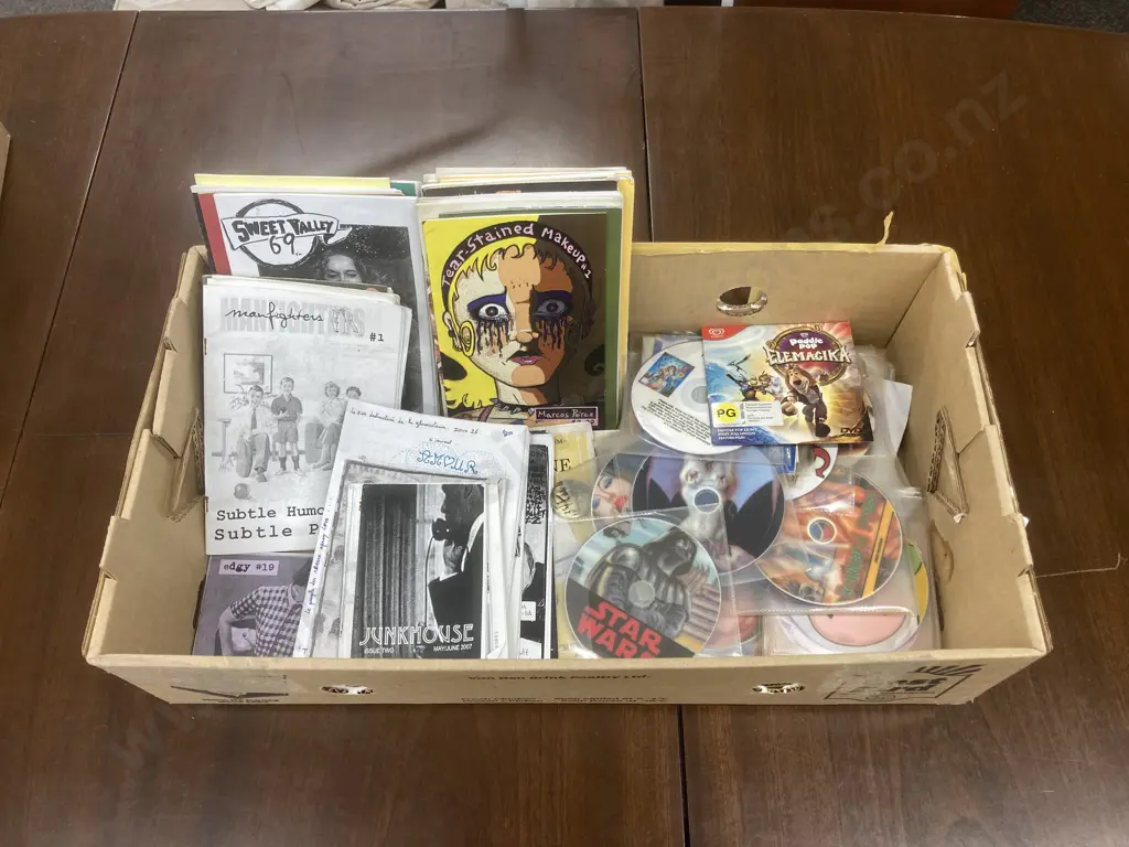 Lot of Vintage Comic Books, Magazines, Discs Etc Image 1++