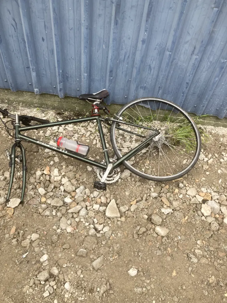 Avanti Bike Missing Front Wheel Image 1++
