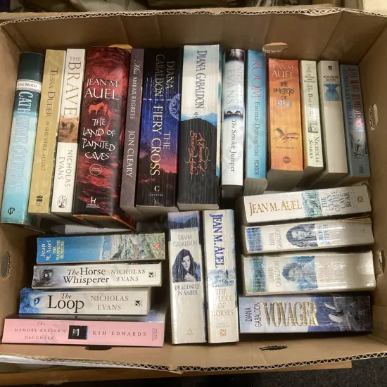 Lot of Books, Jean Auel, Gabaldon, Evans, Duder Etc