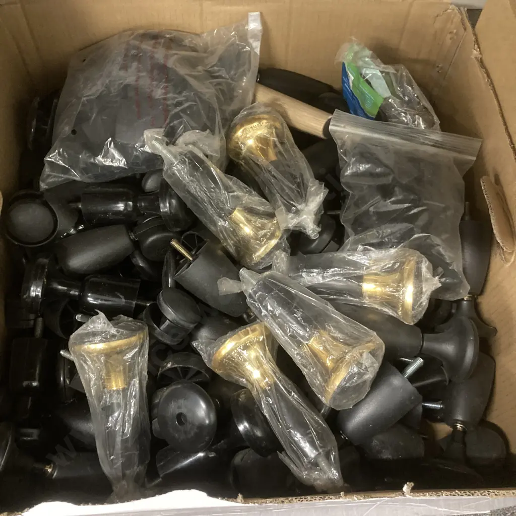 Box Lot Assorted Bed Legs & Fittings Image 1++