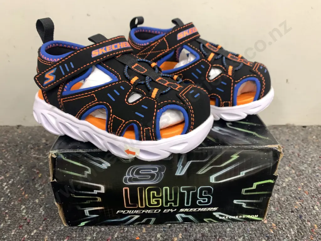 New Kids Skechers Light Up Black / Blue / Orange, Sz UK8 Image 1++