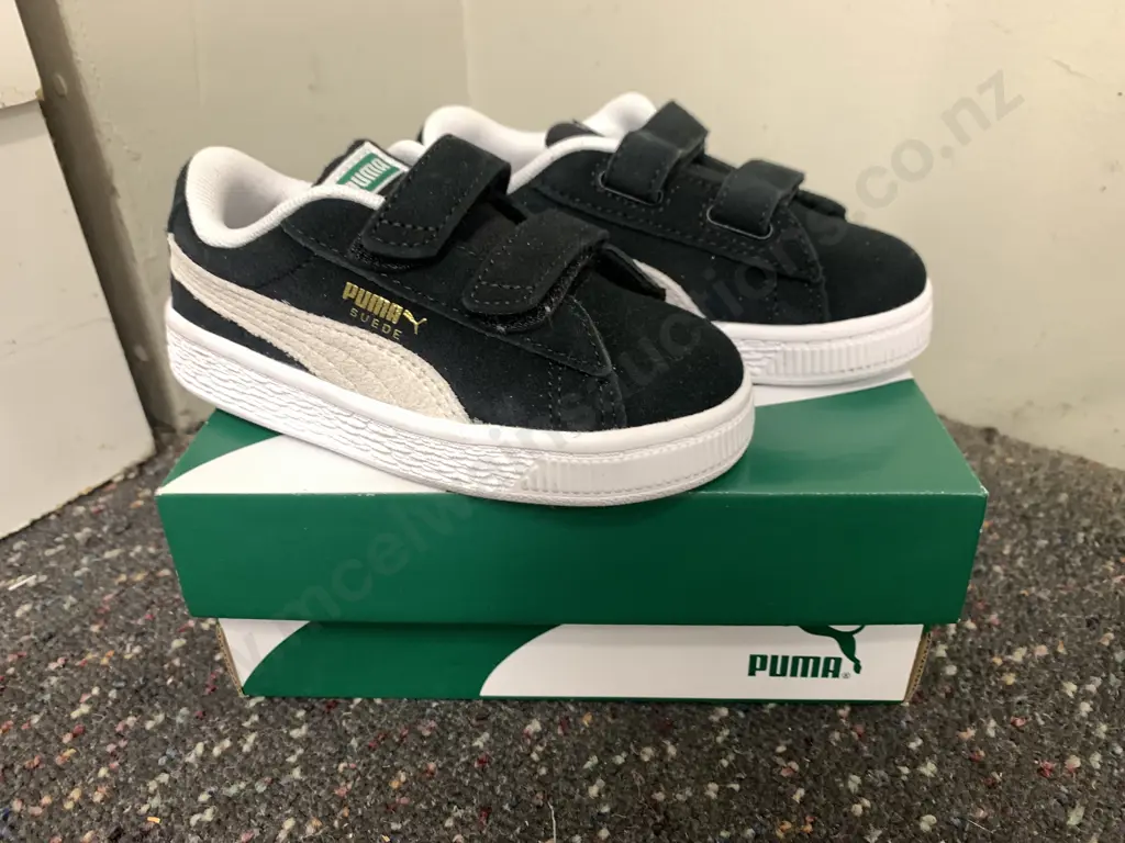 New Puma Black & White Kids Sneakers, Sz UK7 Image 1++