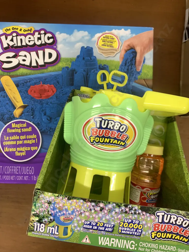 The One And Only Kinetic Sand & Turbo Bubble Fountain  Image 1++