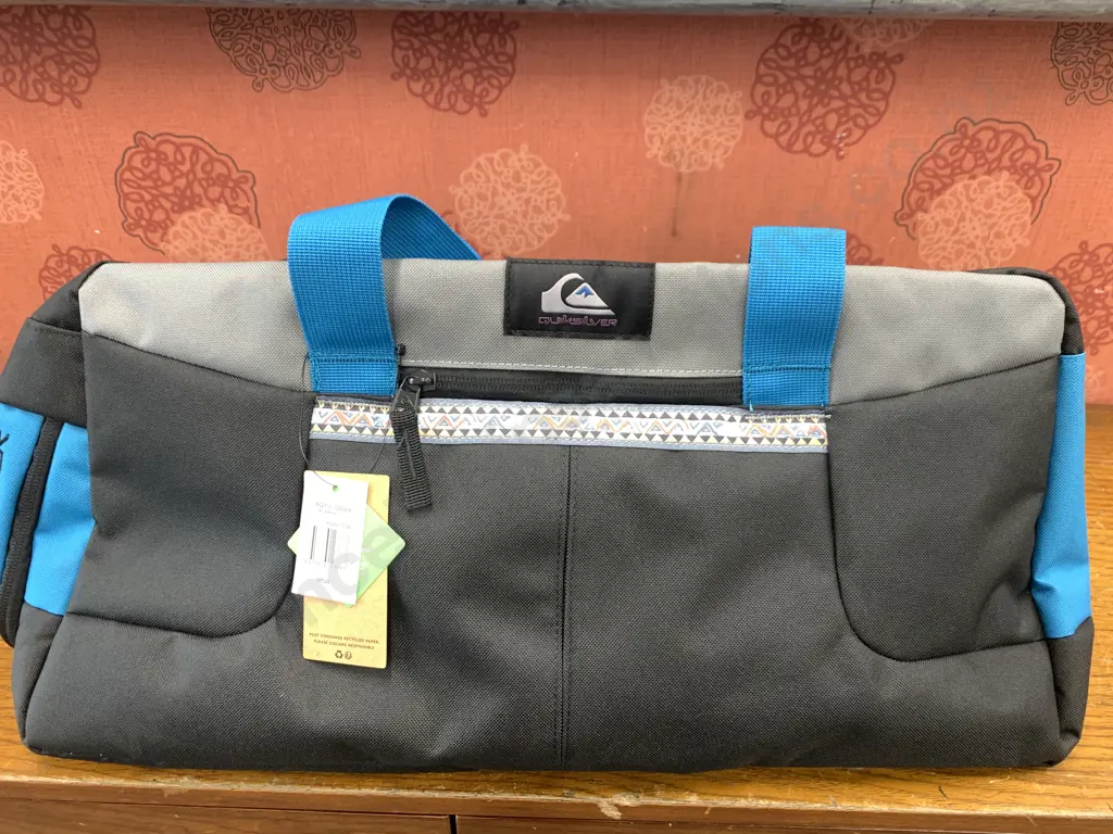 New Quiksilver Carry Bag, Sz M (AQYB103009) Image 1++