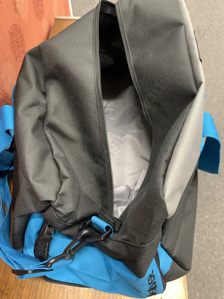 New Quiksilver Carry Bag, Sz M (AQYB103009) Image 1++
