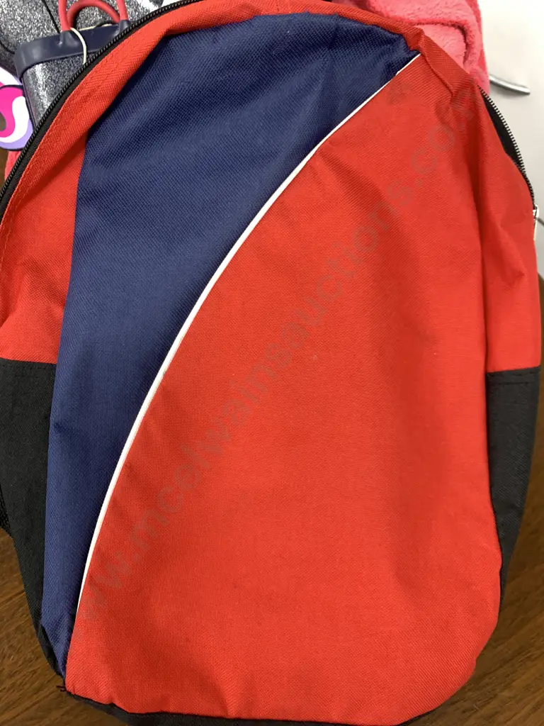Hooded Dressing Gown SZ M, Childrens Gumboots, SZ UK11, Small Backpack With Diagonal Zip Image 1++
