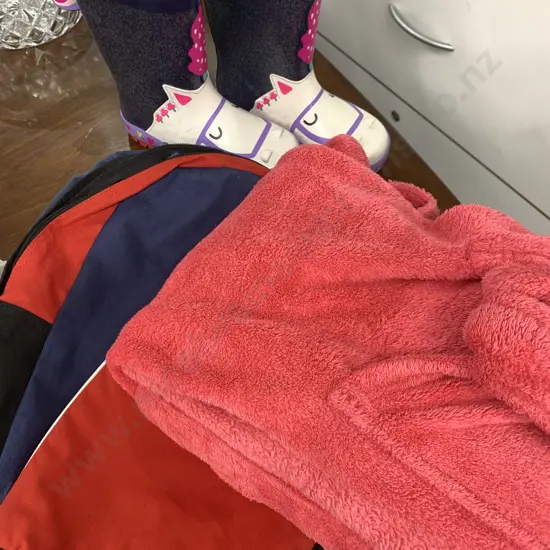 Hooded Dressing Gown SZ M, Childrens Gumboots, SZ UK11, Small Backpack With Diagonal Zip