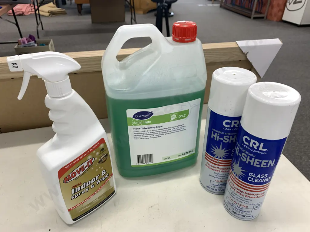 Hi-Sheen Glass Cleaner x 2, Total Move-It Indoor Spray & Wipe, 5L Diversey Suma Light Hand Dishwashing Liquid Image 1++