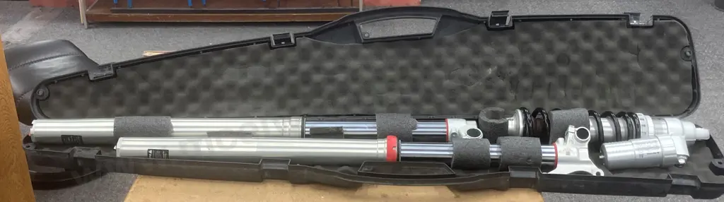 Motorbike Suspension Parts - WP XACT Rear Shock, Unbadged Front Forks In Padded Rifle Case Image 1++