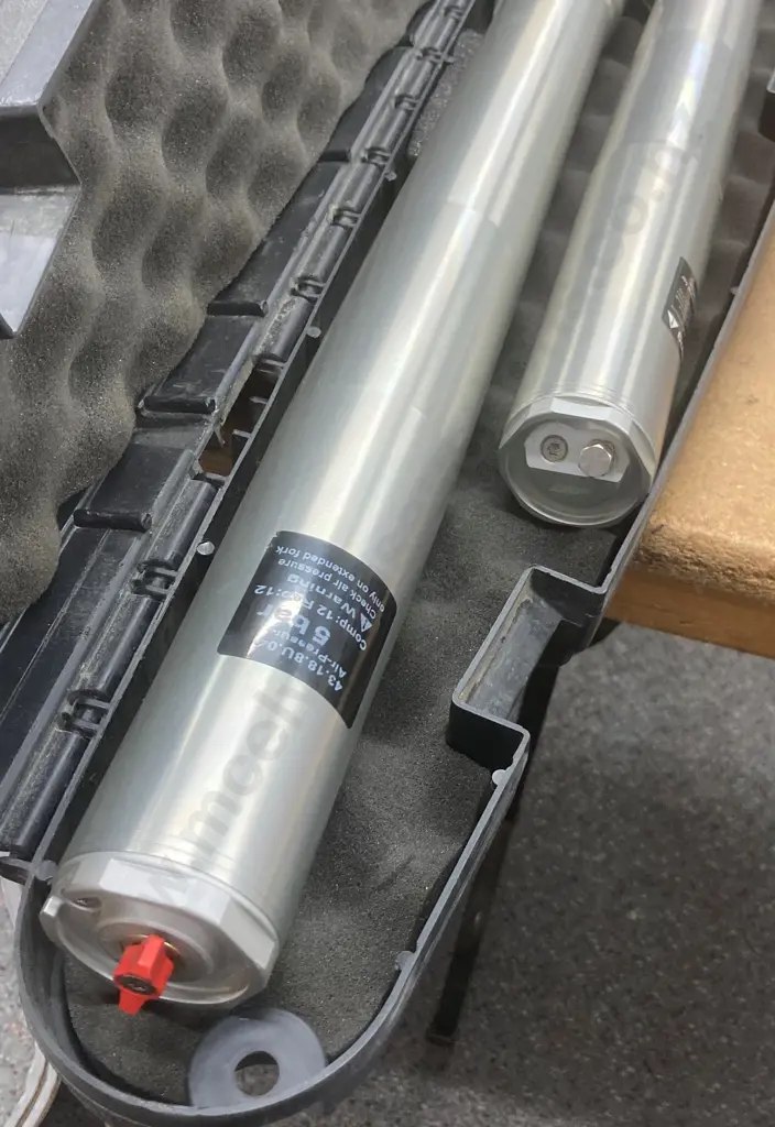 Motorbike Suspension Parts - WP XACT Rear Shock, Unbadged Front Forks In Padded Rifle Case Image 1++