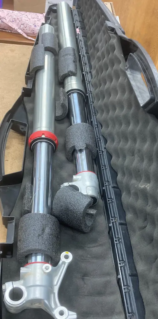 Motorbike Suspension Parts - WP XACT Rear Shock, Unbadged Front Forks In Padded Rifle Case Image 1++