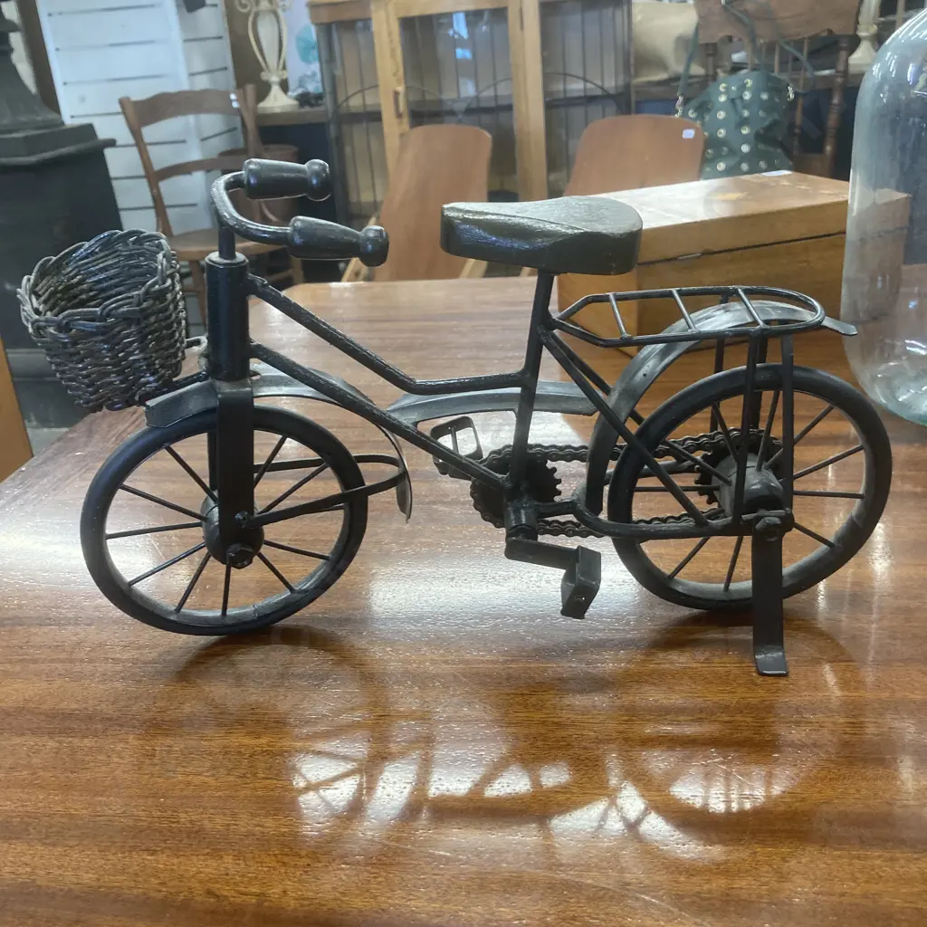 Vintage Model Bike Ornament With Working Chain, 18 x 33cm Image 1++
