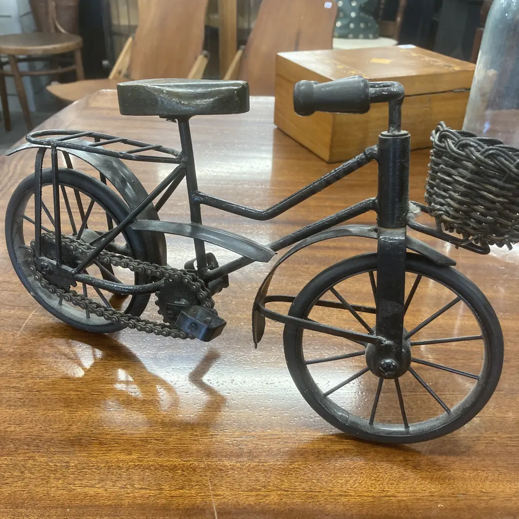Vintage Model Bike Ornament With Working Chain, 18 x 33cm Image 1++