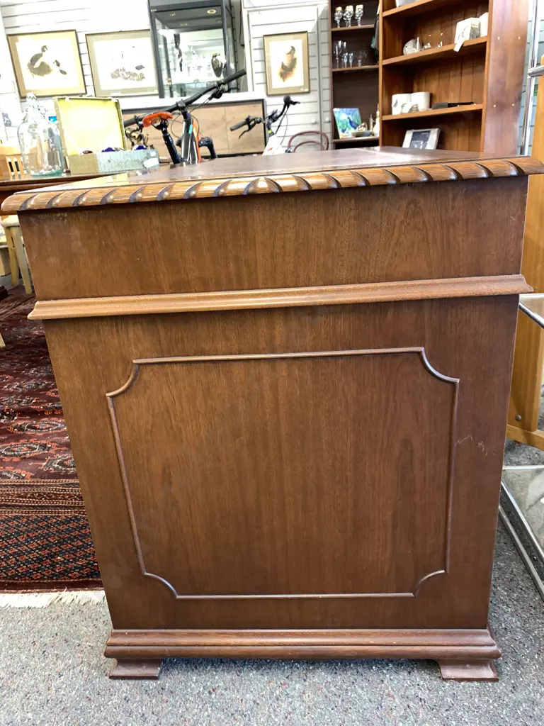 Vintage Mahogany Leather Top Kneehole Desk, 9 Drawers, Ornate Metal Drop Handles, H76 W121.5 D60.5cm Image 1++
