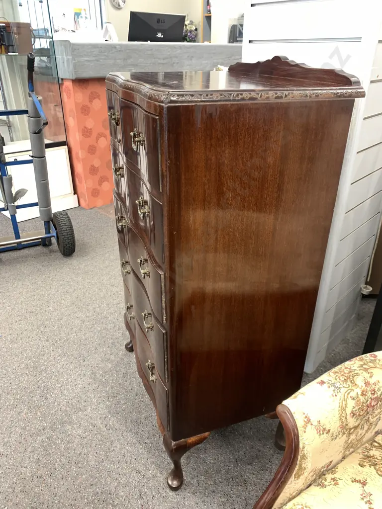 Queen Anne Style Mahogany 6 Drawer Tallboy, Carved Detail, Ornate Handles, H106 W67 D42cm Image 1++