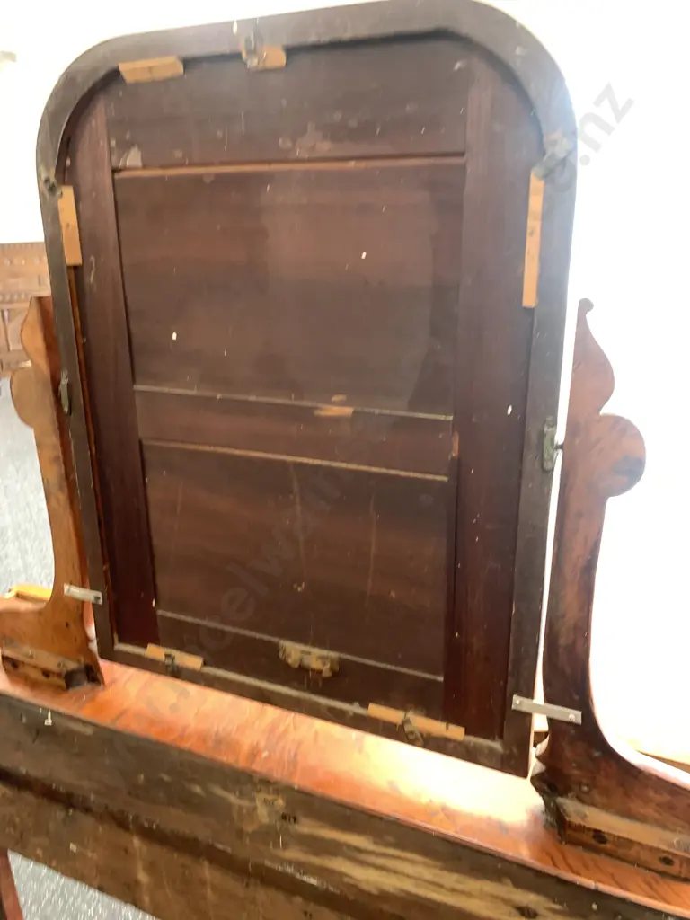 Victorian Burr Walnut Dressing Table, Mid 19th Century, Lovely Figuration, Substantial Carved Cabriole Legs, 4 Drawers Image 1++